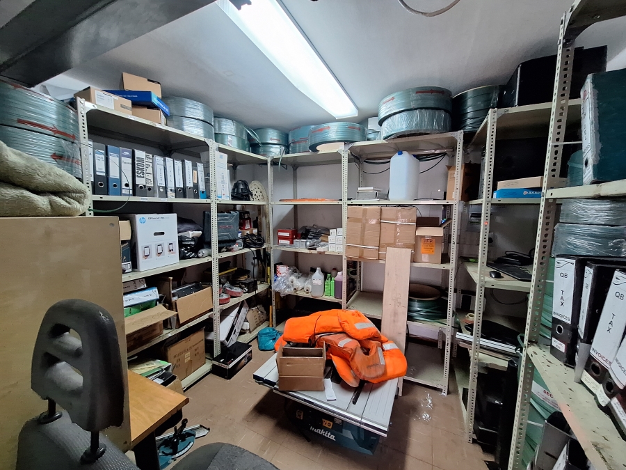 To Let commercial Property for Rent in Killarney Gardens Western Cape